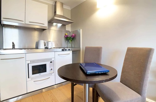Tachbrook Apartment | G12s - Gem Penthouse flat in the heart of Victoria