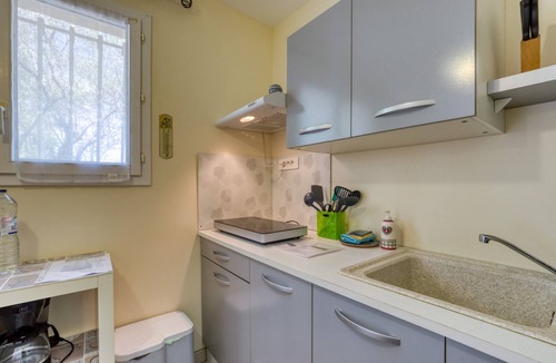 Aniane House | Gîte La Colline des Pins with Private Garden, Wi-Fi, and Air Conditioning