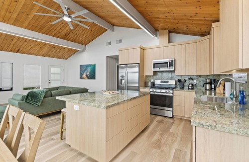 Moss Beach House | Gorgeous hillside home with ocean views!