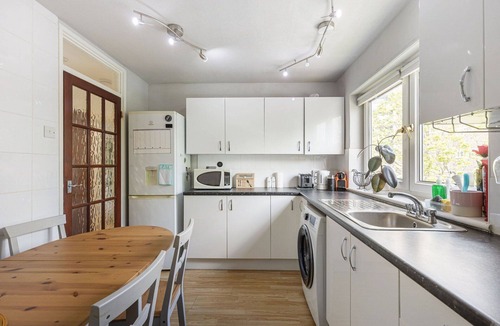 North Woolwich Apartment | GuestReady - Charming London Flat with Balcony