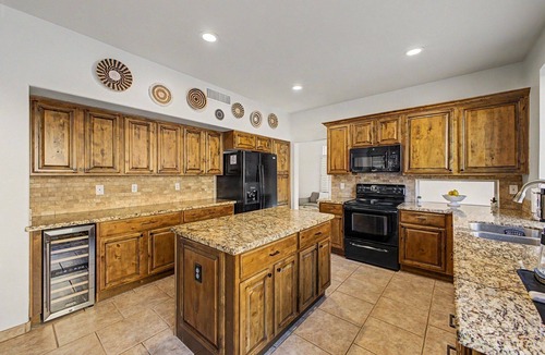 Foothills House | Heated Saltwater Pool, Mtn View, King Beds, Games, Near Golf & Hiking, Sleeps 10