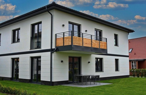 Tossens Apartment | "Herzmuschel C4" Vacation Rental in Tossens. Child-friendly amenities. Sunny balcony with barbecue facilities for cozy vacation evenings. Exterior roller shutters for a comfortable living environment. Utilities included
