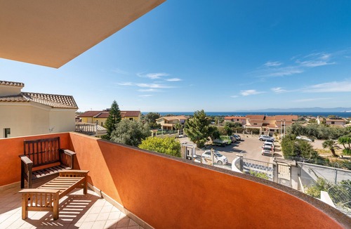 Capitana House | Holiday Home "Villetta Capitana Vista Mare" with Garden & Wi-Fi
