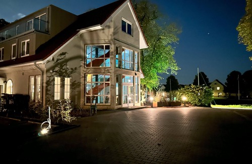 Rustersiel Hotel | Hotel Schöne Aussicht, Stilvoll modern, direkt am Rüstersieler Hafen