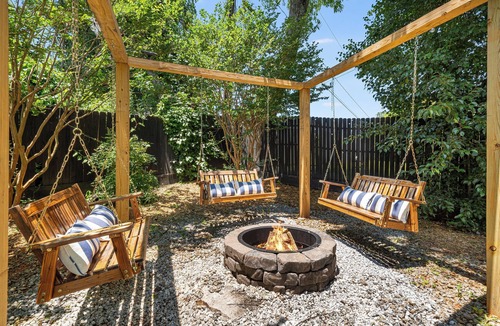 Hendersonville House | HotTub, FirePit, Pets, Pool Table, Outdoor Dining