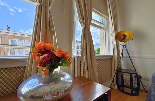 Knightsbridge and Belgravia Apartment | Knightsbridge & South Kensington, Private Garden Super King 2Beds 2Bath by Hyde Park & Royal Albert Hall