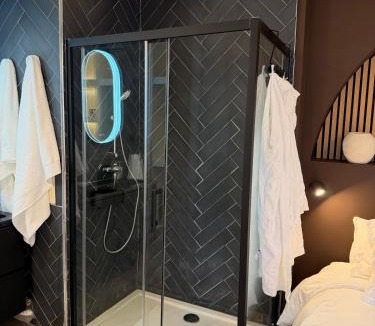 Champlan Apartment | L'Écrin Beige - Immersive suite with private Jacuzzi