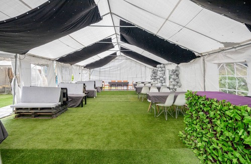 Canary Wharf House | Large House 6 Apartments with 15 rooms 12 bathrooms for the Larger Groups Only