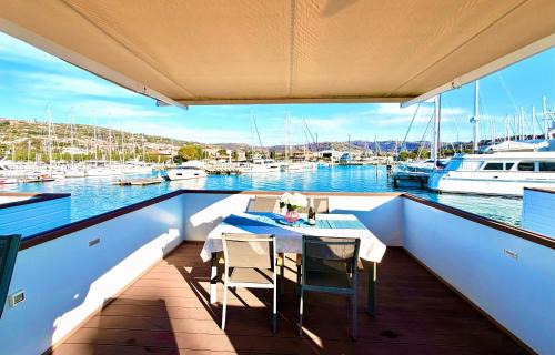 Piran Boat Rental | Liberty Floating House with Jacuzzi & Sea View