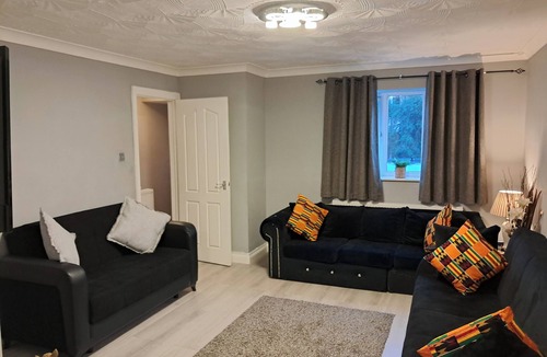 Custom House House | London ExCel 3Bed House Sleeps 6 - Car park for 2