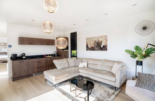 Vogelenzang House | Luxurious 4-person wellness villa on the Vogelenzang Estate with a private sauna. Bright, comfortable, and sustainably furnished, surrounded by greenery and close to the dunes and coast.