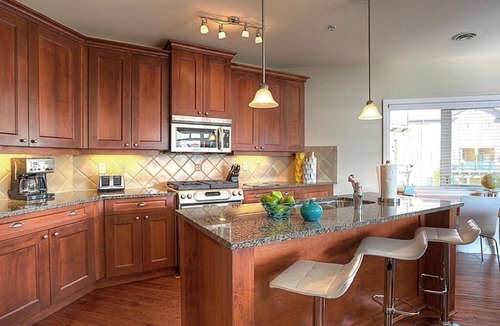 Westbank Condo | LUXURIOUS FUN AWAY FROM HOME!