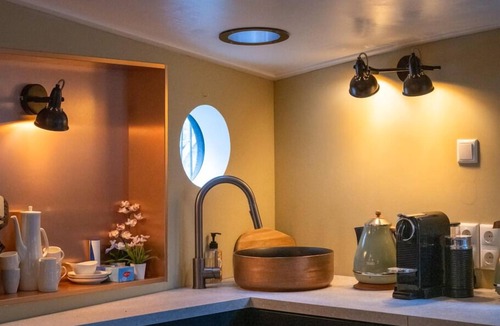 Nieuwmarkt en Lastage Boat Rental | Luxurious wellness houseboat - Sailors Suite