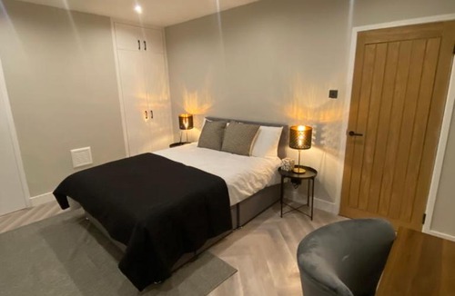 Elephant and Castle Apartment | Luxury 2 bed 1 bath in Central London by Graceful Apartments
