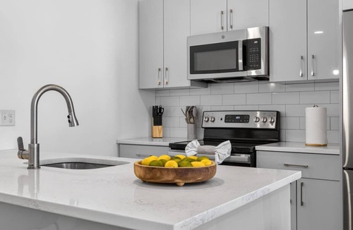 Allston Apartment | Luxury 3BR | Free Parking | Harvard/BU | ROKU TV
