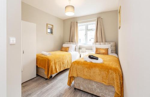 Dartford Apartment | Modern 2-Bed, 2-Bath Bungalow