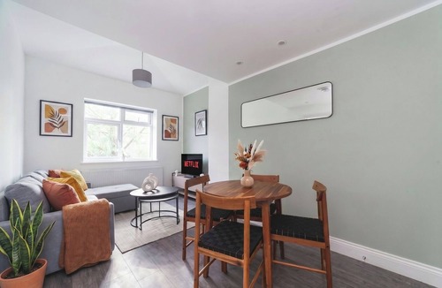 Childs Hill Apartment | Modern 2-Bed Flat Golders Green Free Parking