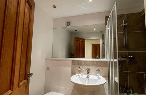 Kew Apartment | Modern and super cosy apartment, peaceful location, Richmond London