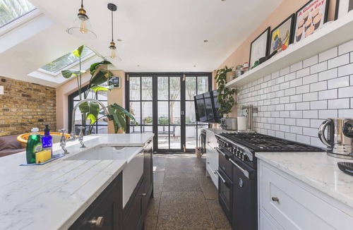 Kensal Green House | Modern Comforts in a Designer Home
