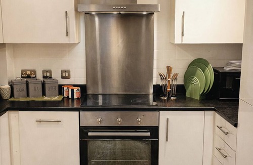Barking Apartment | Modern Executive flat/8 min from Barking station/20 minutes to central