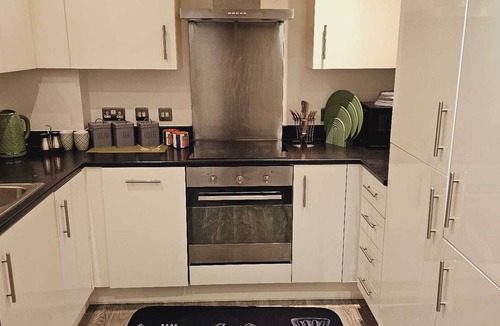 Barking Apartment | Modern Executive flat/8 min from Barking station/20 minutes to central