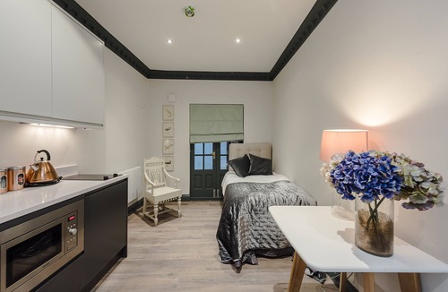 Pembridge Apartment | Notting Hill Studio 5 mins from Portobello Road & 10 mins from Kensington Palace