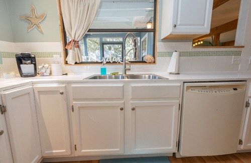 Odessa Cottage | Peaceful Lake Retreat Kayaks + Family Fun Gated Community Near Tampa