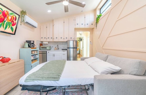 Tampa House | Peachy Paradise Tiny home getaway near Raymond James & Downtown Tampa