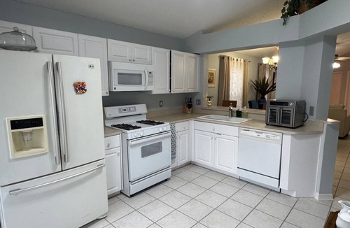 Carrollwood House | Pet-Friendly 3BR house 🐾 10 Min to Busch Gardens Airport Family Ready Coffee Bar