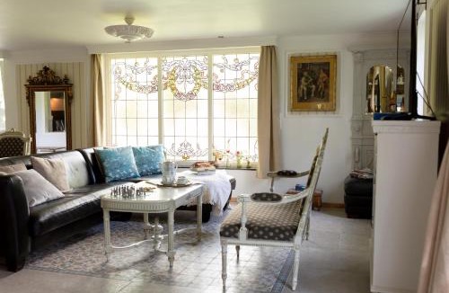 Louwel House | Petit Château luxe vakantiehuis, prive hottub en zwembad