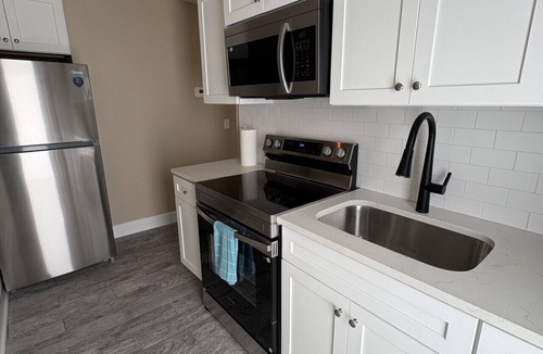 Sunset Beach House | Private 2BR bungalow #10