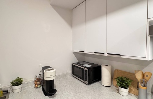 Willoughby House | Private Modern Suite Fast Wifi Close to Highway & 35 Min from Downtown Vancouver