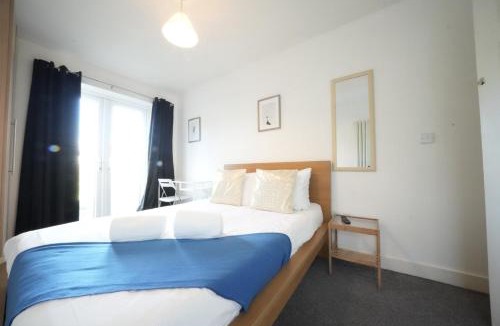 Heathrow Villages Apartment | Private Rooms-Private Bathrooms-Near Airport- CABIN CREW paradise