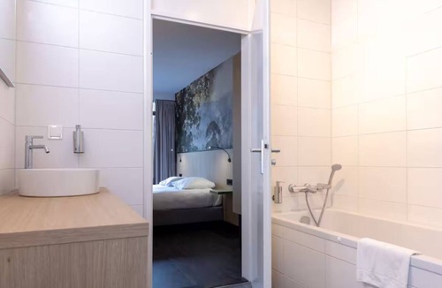 Winterswijk Hotel | Relax and Recharge with Game Room, Indoor Pool and Free Onsite Parking