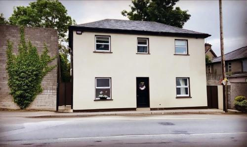 Cashel Apartment | Rockview House & Villas Sleeps 30, 4 properties - 16 bed & outdoor sauna