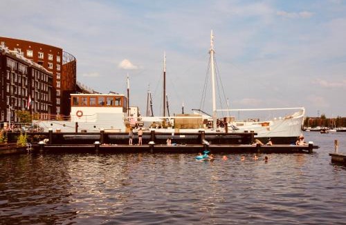 Eastern Docklands Boat Rental | Sailor Suite Coaster Mado