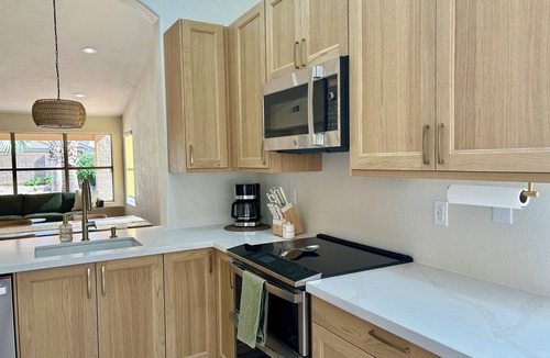 Adobe Highlands House | Saltwater Pool, Walk to Pickleball, North Phoenix Retreat, Norterra Shopping.
