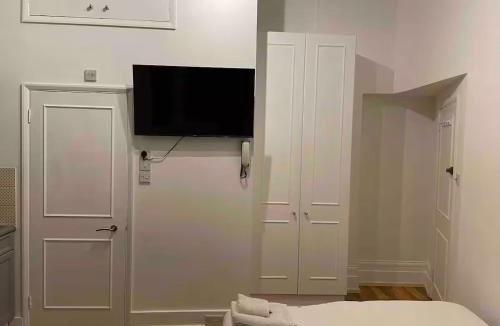 Acton Apartment | Self Contained Studio Flat Acton Central West London
