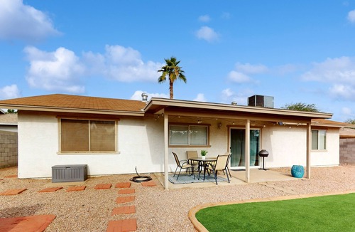 Tempe House | Single-level vacation home with fenced yard, furnished patio, & washer/dryer