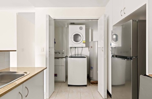 Avalon Beach Apartment | Spacious 2-Bed, 2-Bath Moments from Avalon Beach