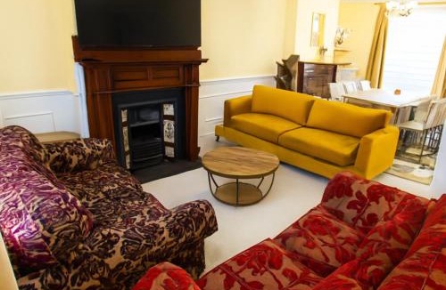 New Cross Apartment | Spacious 3 Bedroom Property, Sleeps 8, Perfect for Business & Leisure in South East London
