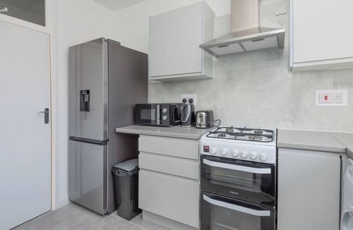 Blackheath Apartment | Spacious 4-Bed near Greenwich | Fast Links to London Bridge & Canary Wharf