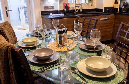 North Woolwich House | Spacious 4BR House w/Parking Excel Canary Wharf London city Airport