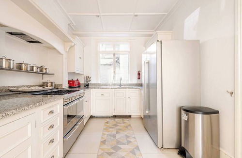 Belgravia Villa | Spacious 5 Bedroom Mansion with AC, WiFi Opposite Buckingham Palace