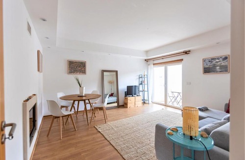 Pica Galo Apartment | Spacious Beach Flat in Costa Caparica by Soulplaces