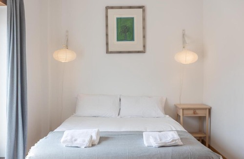 Pica Galo Apartment | Spacious Beach Flat in Costa Caparica by Soulplaces