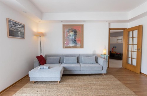 Pica Galo Apartment | Spacious Beach Flat in Costa Caparica by Soulplaces