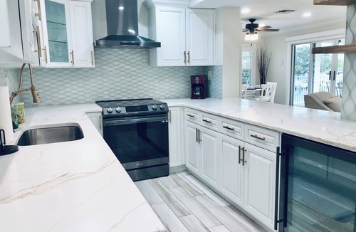 Belle Vista Condo | SPECIAL PRICING AUGUST TO OCTOBER Bayfront Beauty Condo Across From The Beach