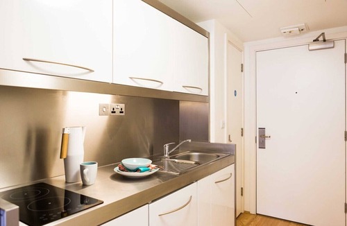 Golborne Apartment | Student Only Modern Studio at Portobello Near Kensington and Chelsea