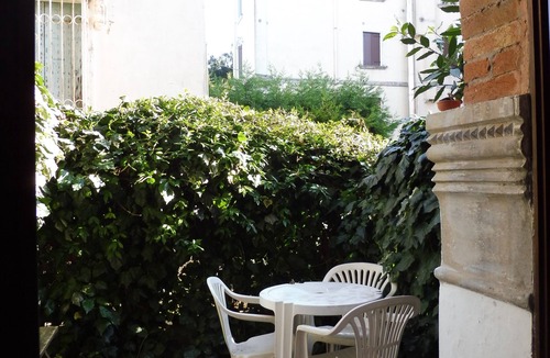 Santa Maria in Stelle Apartment | STUDIO APARTMENT WITH SMALL GARDEN
